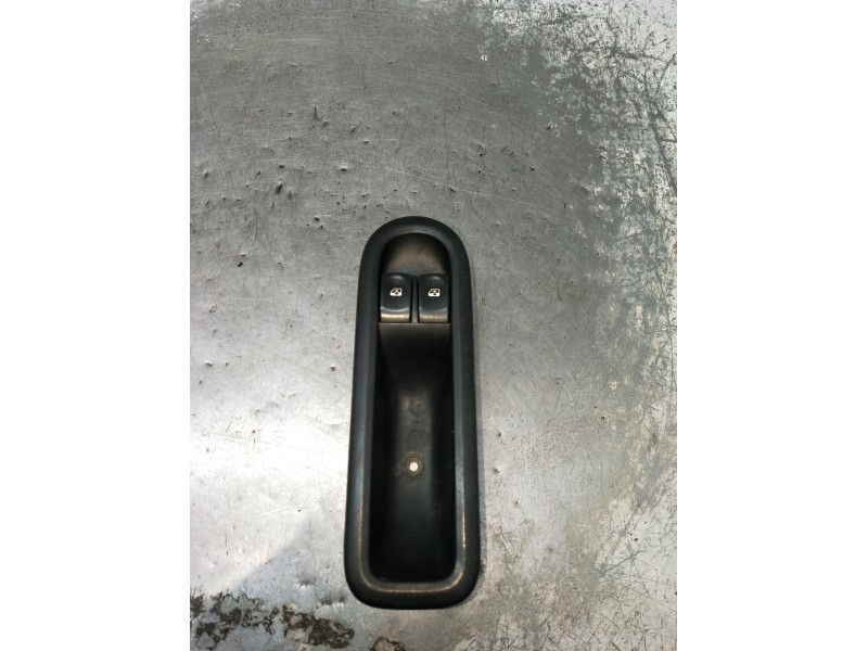 Recambio de mando elevalunas delantero izquierdo para renault twingo authentique referencia OEM IAM 8200356513 805209H 3P