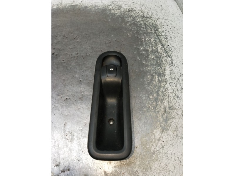 Recambio de mando elevalunas delantero derecho para renault twingo authentique referencia OEM IAM 8200356517B 805709H 3P