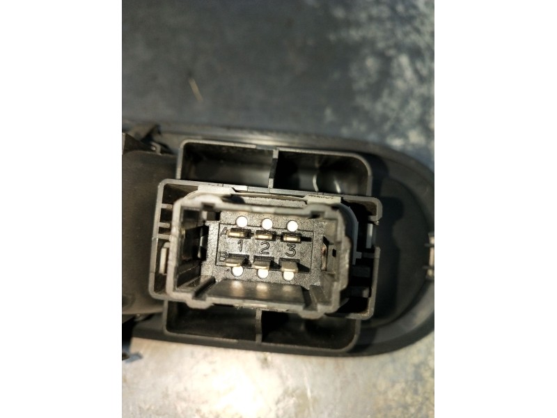 Recambio de mando elevalunas delantero derecho para renault twingo authentique referencia OEM IAM 8200356517B 805709H 3P