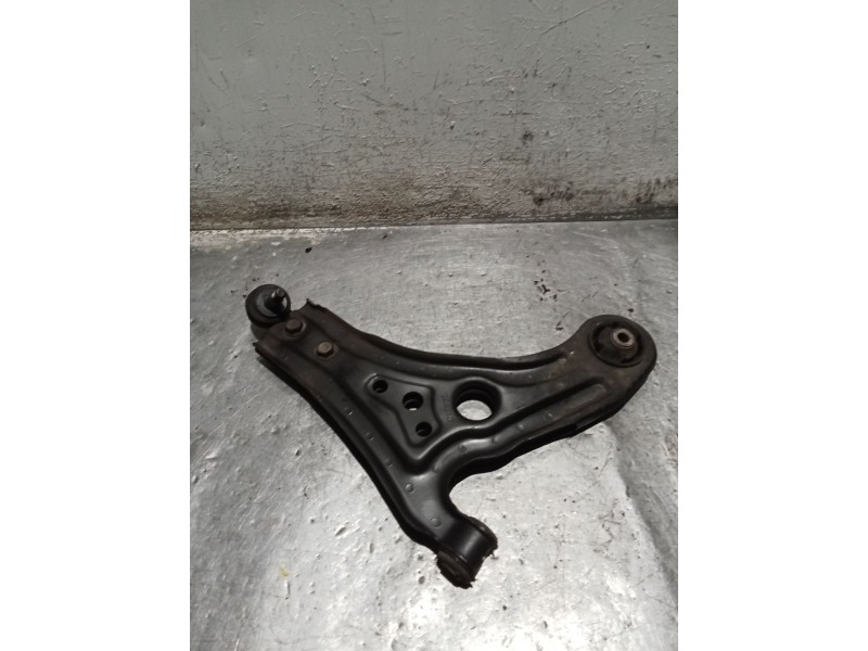 Recambio de brazo suspension inferior delantero derecho para chevrolet aveo / kalos hatchback (t200) 1.4 16v referencia OEM IAM 
