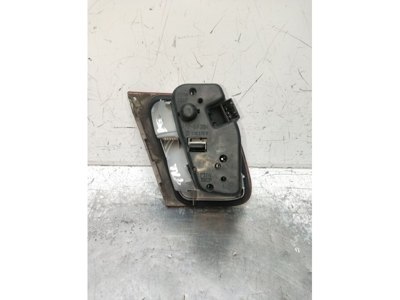 Recambio de piloto trasero derecho interior para bmw 3 (e46) 320 d referencia OEM IAM   