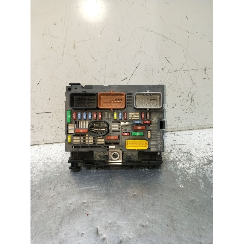 Recambio de caja reles / fusibles para peugeot 3008 i monospace (0u_) 1.6 bluehdi 120 referencia OEM IAM 9807028580 BSMR0201 