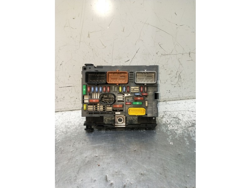 Recambio de caja reles / fusibles para peugeot 3008 i monospace (0u_) 1.6 bluehdi 120 referencia OEM IAM 9807028580 BSMR0201 