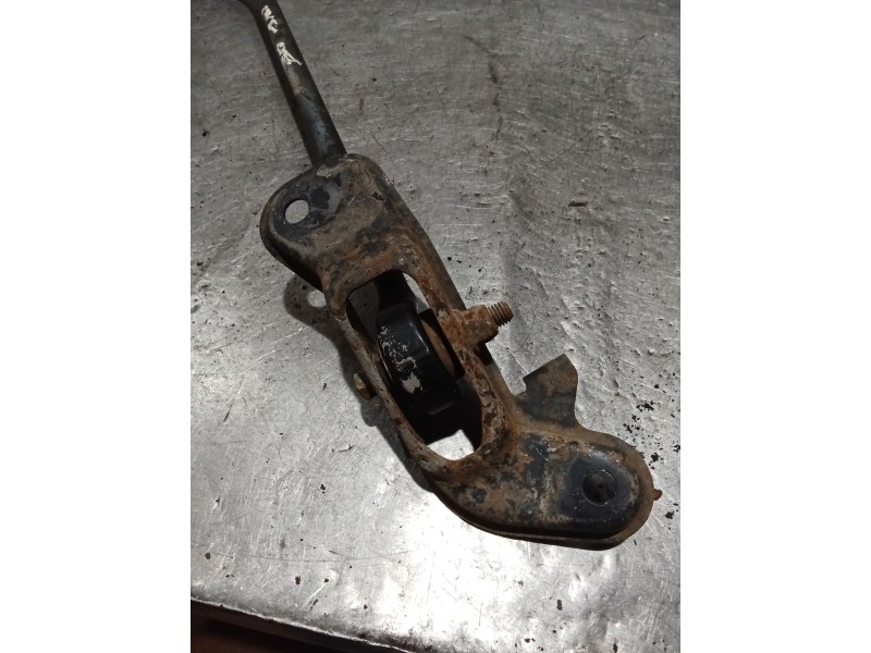 Recambio de brazo suspension inferior trasero derecho para ford mondeo i turnier (bnp) 1.8 td referencia OEM IAM   