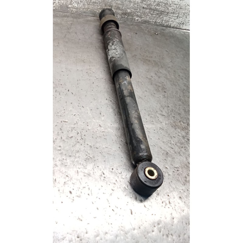 Recambio de amortiguador trasero derecho para renault clio ii (bb_, cb_) 1.5 dci (b/cb07) referencia OEM IAM   01