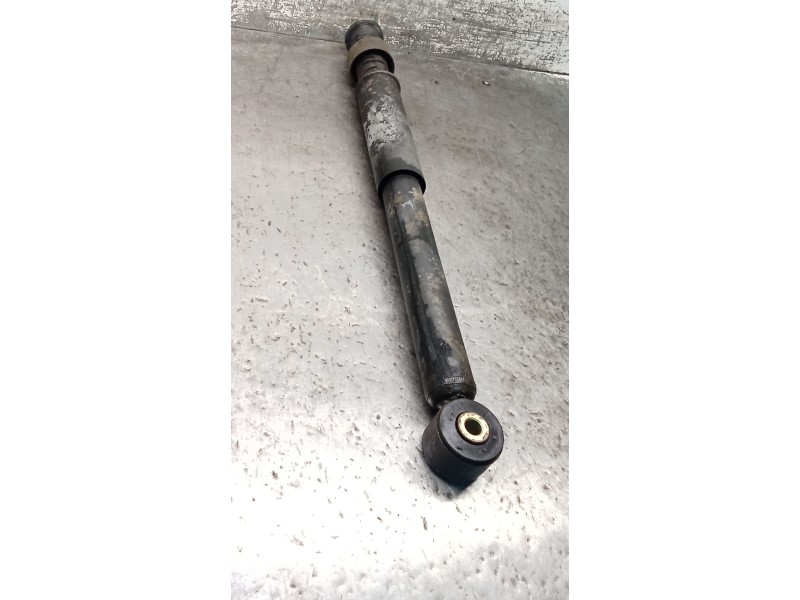 Recambio de amortiguador trasero derecho para renault clio ii (bb_, cb_) 1.5 dci (b/cb07) referencia OEM IAM   01