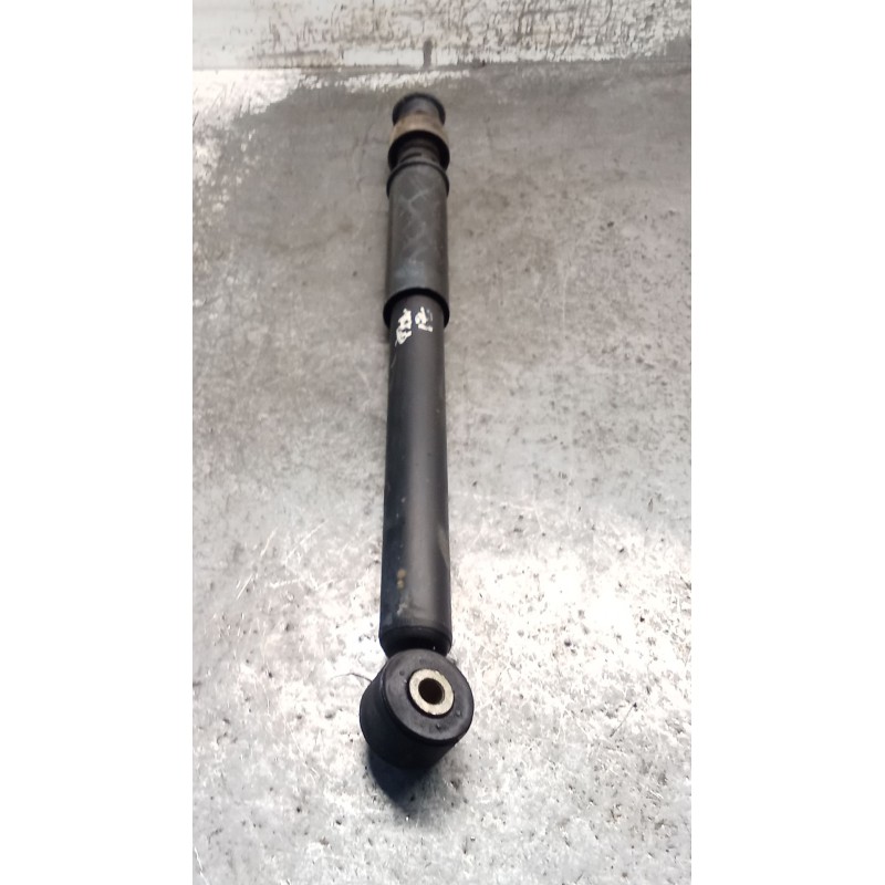 Recambio de amortiguador trasero izquierdo para renault clio ii (bb_, cb_) 1.5 dci (b/cb07) referencia OEM IAM   01