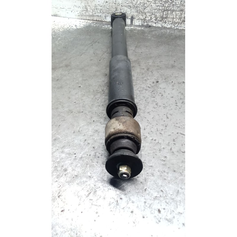 Recambio de amortiguador trasero izquierdo para renault clio ii (bb_, cb_) 1.5 dci (b/cb07) referencia OEM IAM   01