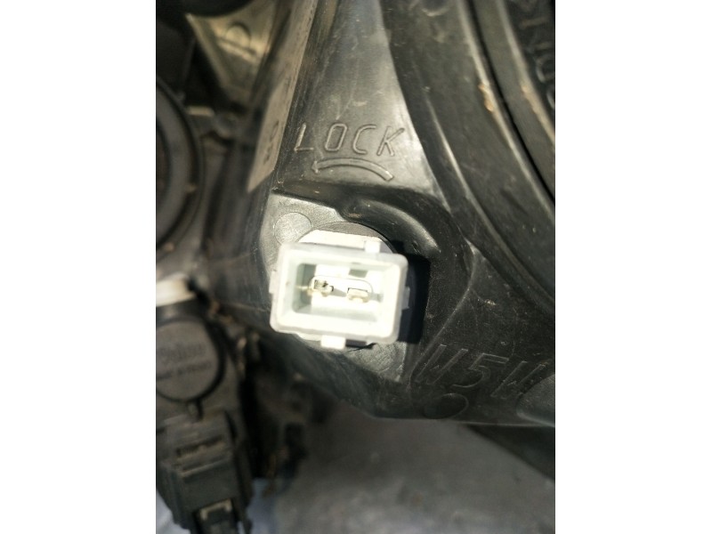 Recambio de faro derecho para toyota auris luna+ referencia OEM IAM 8111002470 89901943 89901357