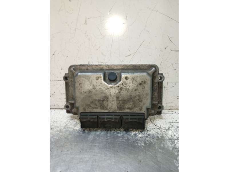 Recambio de centralita motor uce para citroën saxo (s0, s1) 1.5 d referencia OEM IAM 0281001839 9630059880 28FM0279