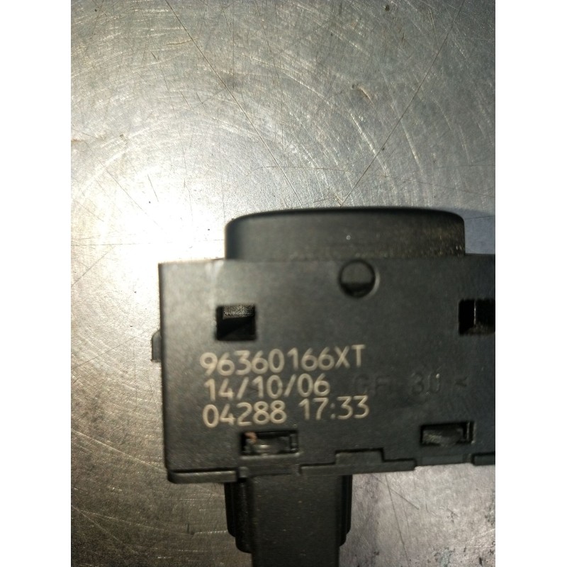 Recambio de mando elevalunas delantero derecho para peugeot 407 st sport pack referencia OEM IAM 96360166XT 5P 