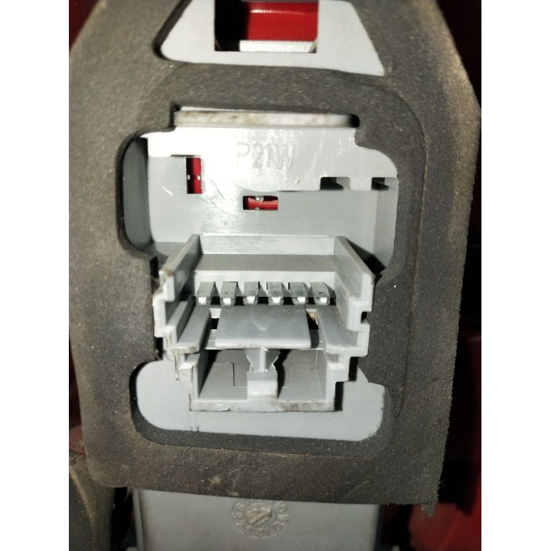 Recambio de piloto trasero izquierdo para renault clio ii (bb_, cb_) 1.5 dci (b/cb07) referencia OEM IAM   