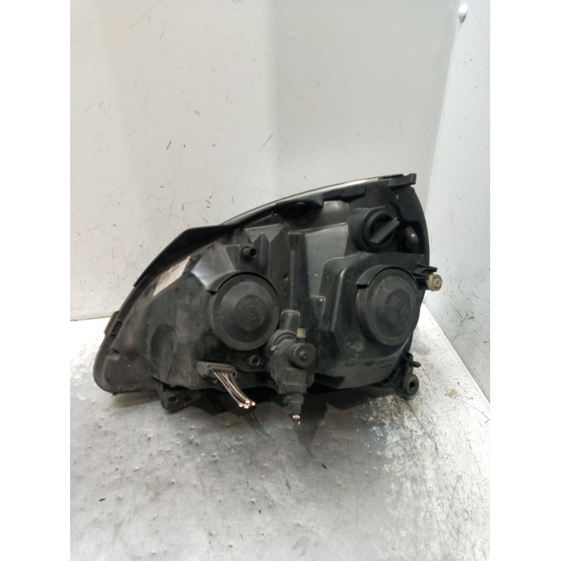 Recambio de faro derecho para renault clio ii (bb_, cb_) 1.5 dci (b/cb07) referencia OEM IAM 7701054063H  