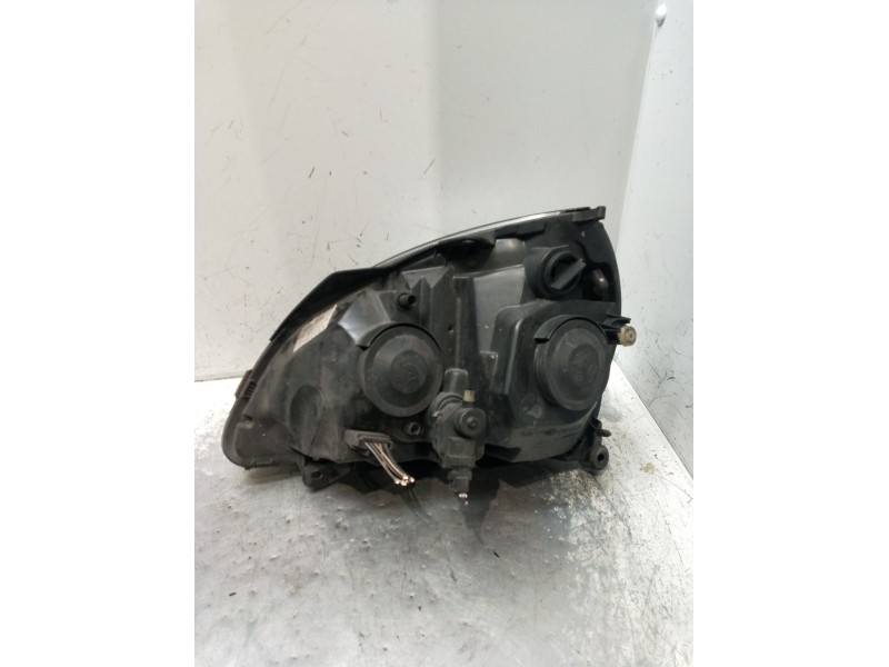 Recambio de faro derecho para renault clio ii (bb_, cb_) 1.5 dci (b/cb07) referencia OEM IAM 7701054063H  