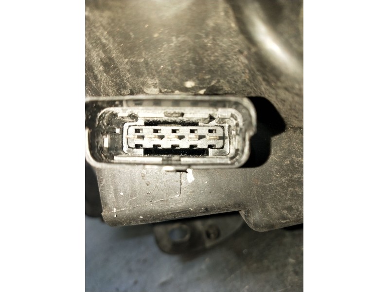 Recambio de faro derecho para renault clio ii (bb_, cb_) 1.5 dci (b/cb07) referencia OEM IAM 7701054063H  