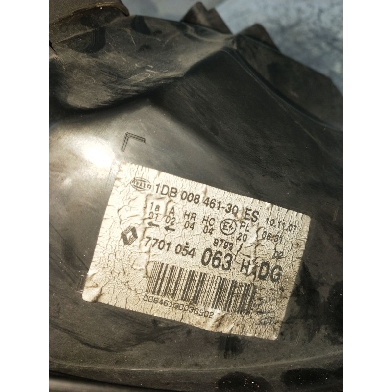 Recambio de faro derecho para renault clio ii (bb_, cb_) 1.5 dci (b/cb07) referencia OEM IAM 7701054063H  