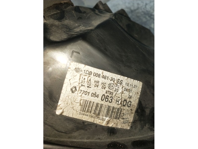 Recambio de faro derecho para renault clio ii (bb_, cb_) 1.5 dci (b/cb07) referencia OEM IAM 7701054063H  
