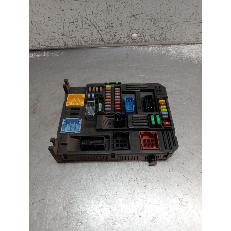 Recambio de caja reles / fusibles para peugeot partner furgoneta/monovolumen (k9) 1.6 bluehdi 75 referencia OEM IAM 9826323580 2