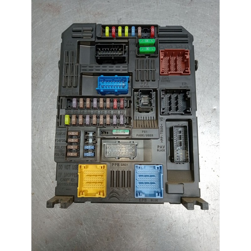 Recambio de caja reles / fusibles para peugeot partner furgoneta/monovolumen (k9) 1.6 bluehdi 75 referencia OEM IAM 9826323580 2