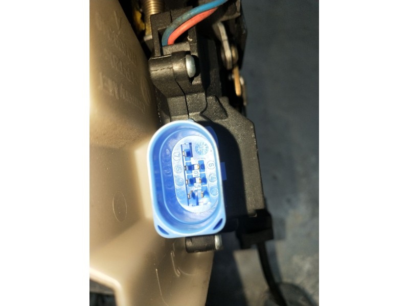 Recambio de motor cierre centralizado trasero izquierdo para volkswagen touran (1t1) 2.0 tdi referencia OEM IAM  5P 