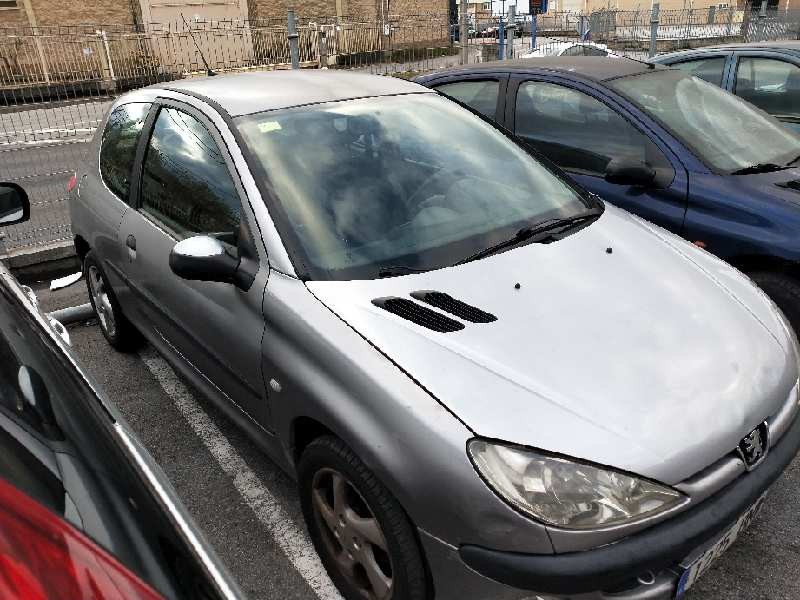 peugeot 206 berlina del año 2001
