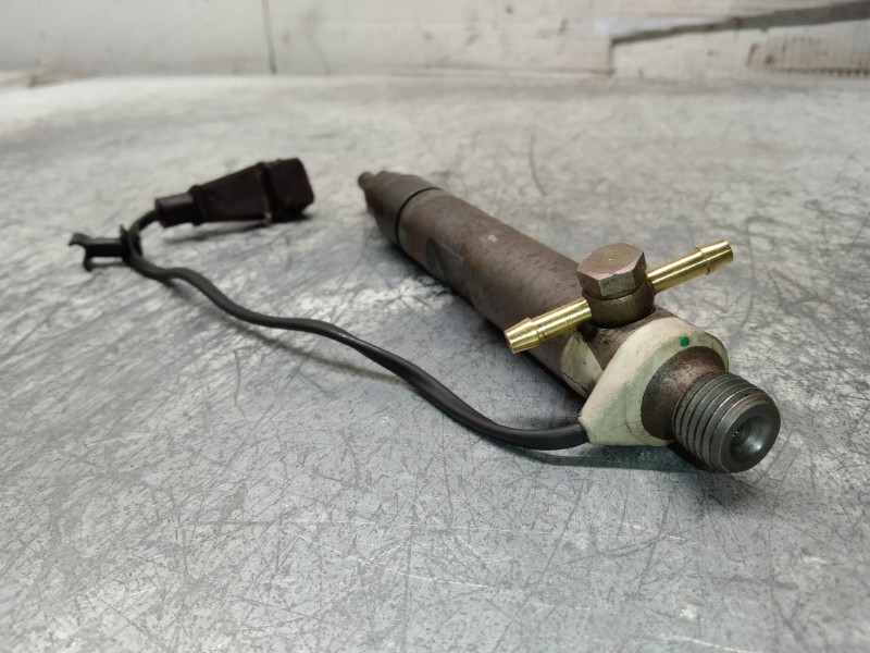 Recambio de inyector para audi a4 berlina (b5) 1.9 tdi referencia OEM IAM 028130201S  