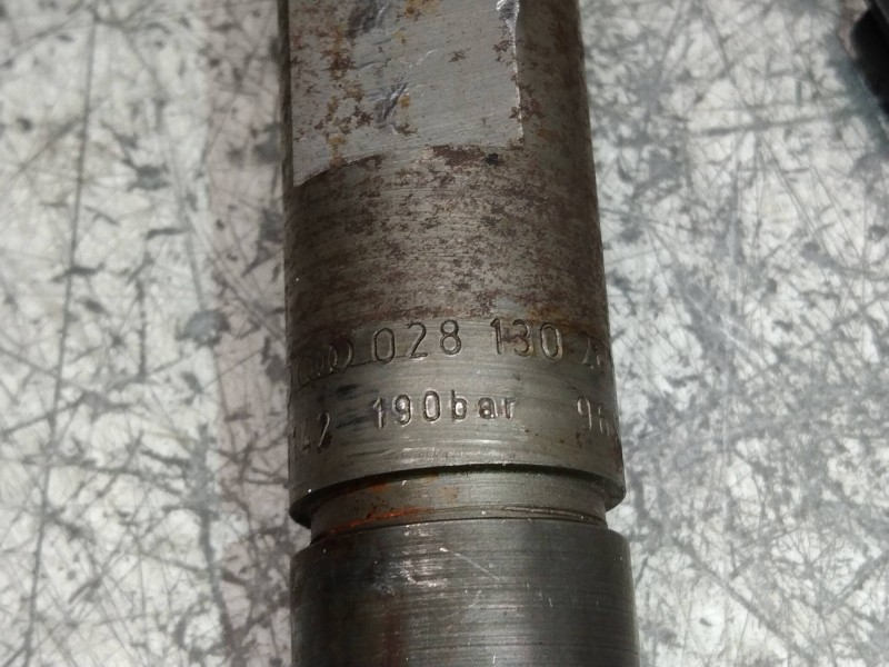 Recambio de inyector para audi a4 berlina (b5) 1.9 tdi referencia OEM IAM 028130201S  