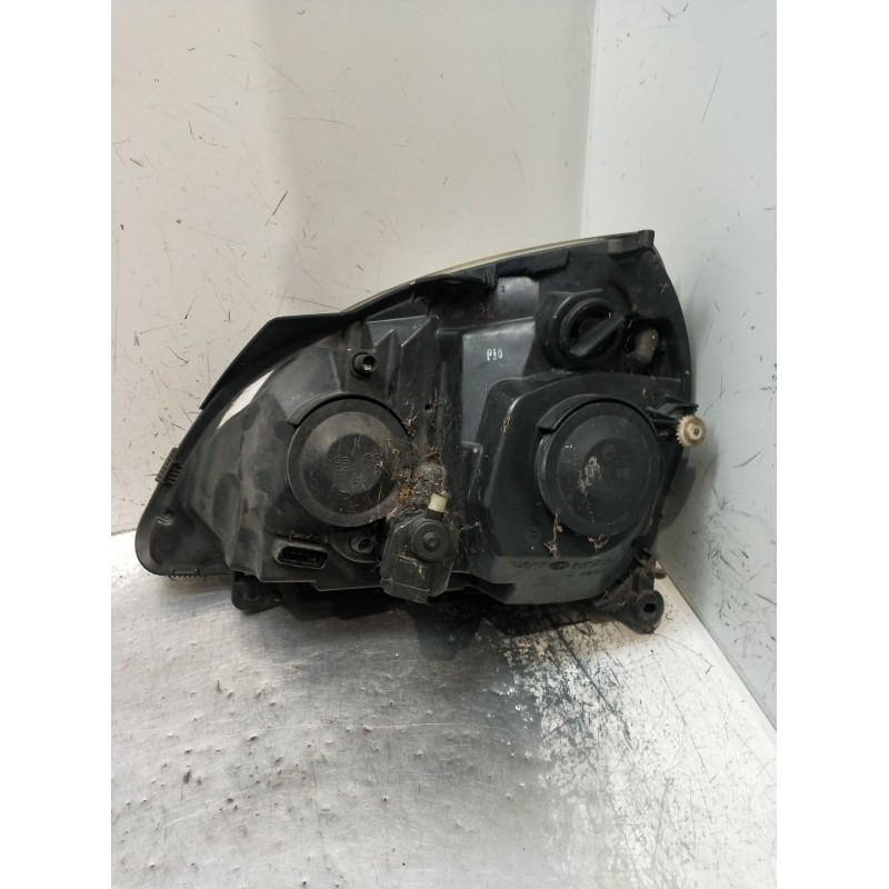 Recambio de faro derecho para renault clio ii (bb_, cb_) 1.5 dci (b/cb07) referencia OEM IAM   