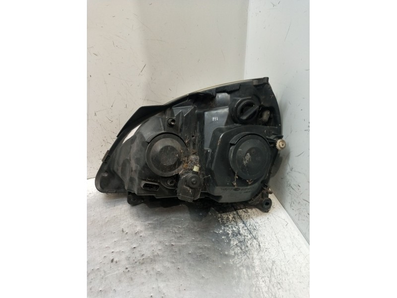 Recambio de faro derecho para renault clio ii (bb_, cb_) 1.5 dci (b/cb07) referencia OEM IAM   