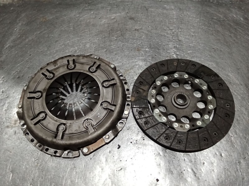 Recambio de kit embrague para mitsubishi montero pinin (h60/h70) 2000 gdi (5-ptas.) referencia OEM IAM 1864994601 15176 