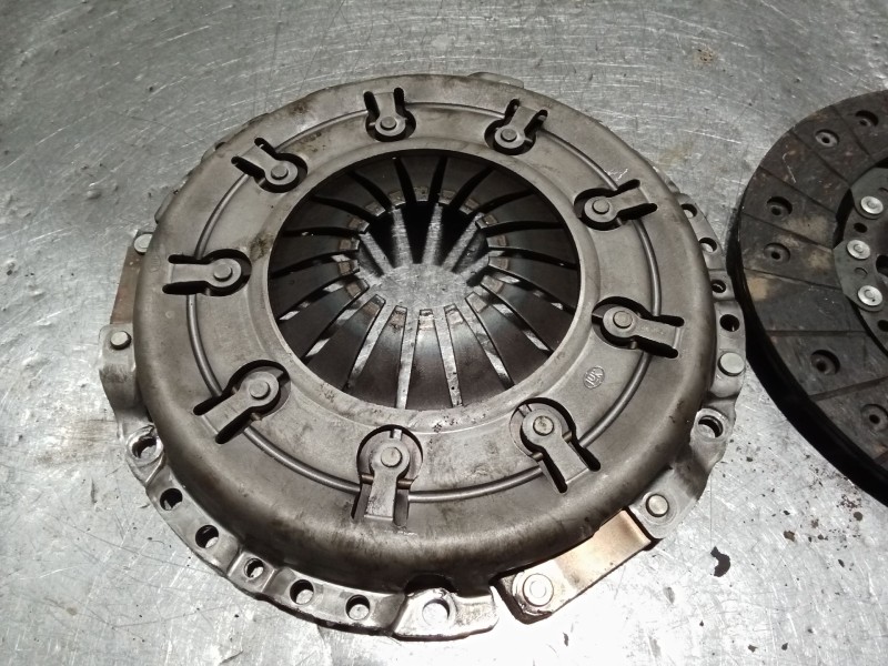 Recambio de kit embrague para mitsubishi montero pinin (h60/h70) 2000 gdi (5-ptas.) referencia OEM IAM 1864994601 15176 