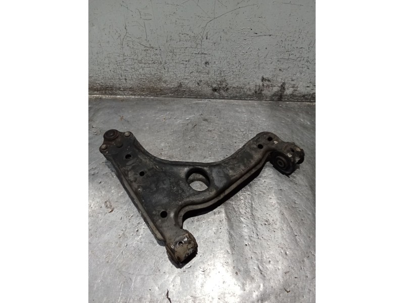 Recambio de brazo suspension inferior delantero izquierdo para opel vectra b hatchback (j96) 2.0 i 16v (f68) referencia OEM IAM 