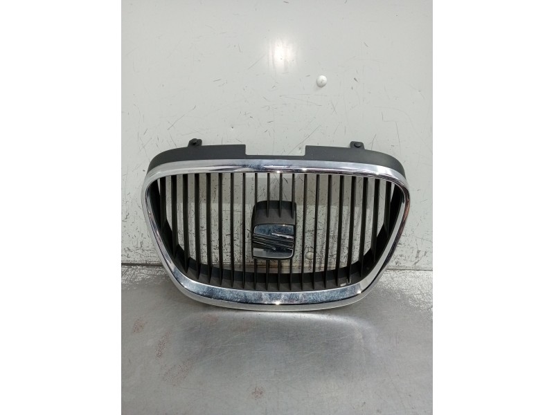 Recambio de rejilla delantera para seat leon (1p1) 2.0 tfsi referencia OEM IAM   