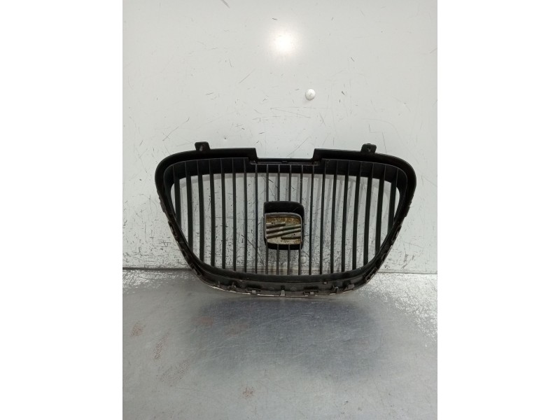 Recambio de rejilla delantera para seat leon (1p1) 2.0 tfsi referencia OEM IAM   
