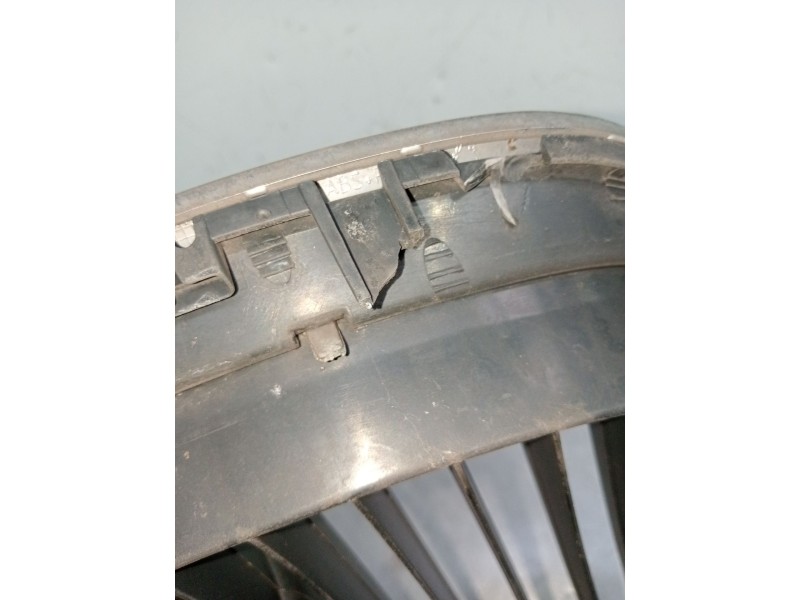 Recambio de rejilla delantera para seat leon (1p1) 2.0 tfsi referencia OEM IAM   