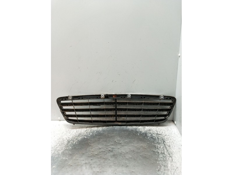 Recambio de rejilla delantera para mercedes-benz clase c (w203) familiar c 180 t compressor (203.246) referencia OEM IAM   04