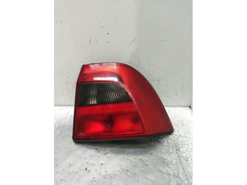 Recambio de piloto trasero derecho para opel vectra b hatchback (j96) 2.0 i 16v (f68) referencia OEM IAM   99