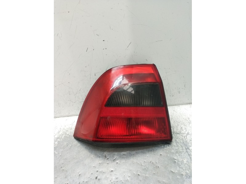 Recambio de piloto trasero izquierdo para opel vectra b hatchback (j96) 2.0 i 16v (f68) referencia OEM IAM   99