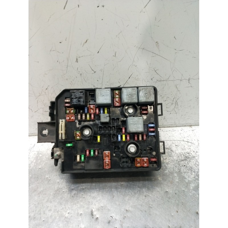 Recambio de caja reles / fusibles para opel corsa e color edition ecoflex referencia OEM IAM 13430533AA 00002333 14