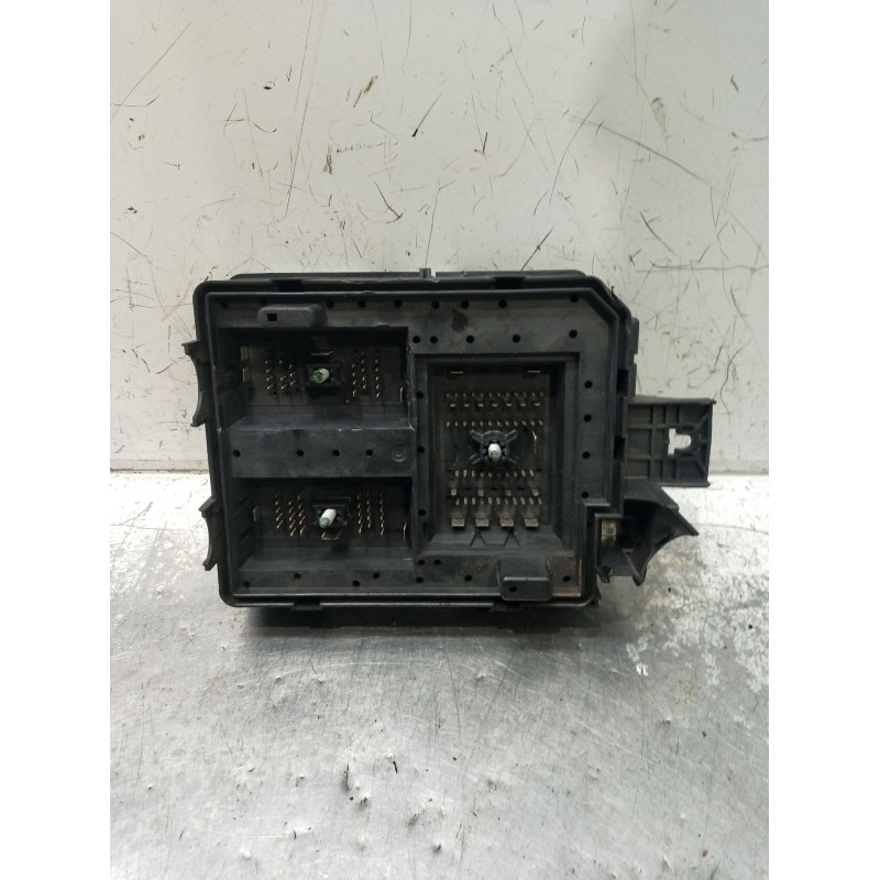 Recambio de caja reles / fusibles para opel corsa e color edition ecoflex referencia OEM IAM 13430533AA 00002333 14