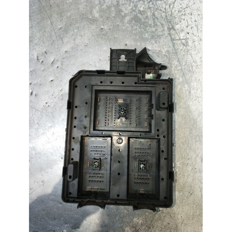 Recambio de caja reles / fusibles para opel corsa e color edition ecoflex referencia OEM IAM 13430533AA 00002333 14