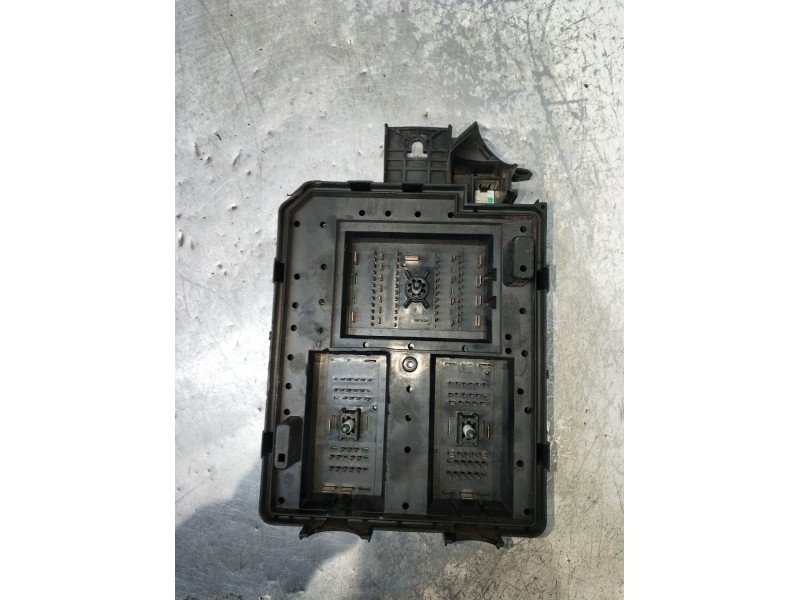 Recambio de caja reles / fusibles para opel corsa e color edition ecoflex referencia OEM IAM 13430533AA 00002333 14