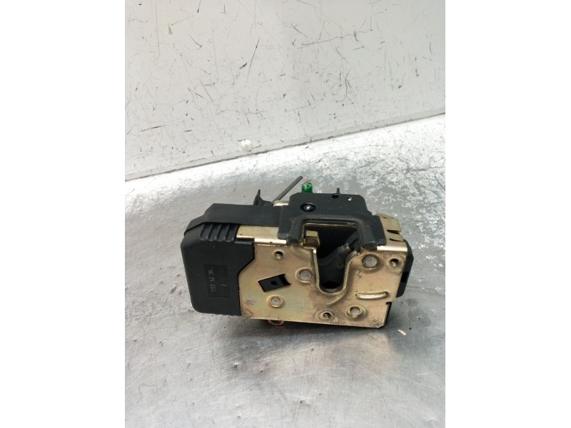Recambio de motor cierre centralizado delantero izquierdo para opel vectra b hatchback (j96) 2.0 i 16v (f68) referencia OEM IAM 