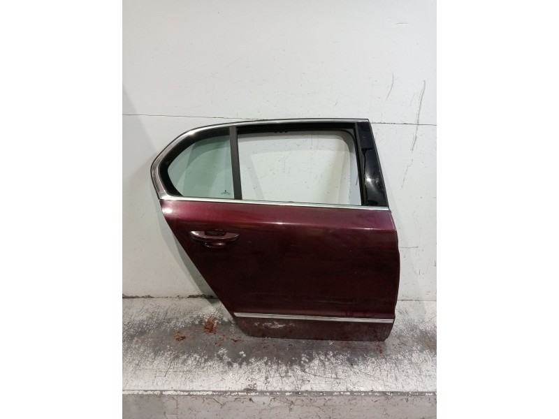 Recambio de puerta trasera derecha para skoda suberb (3t4) ambition referencia OEM IAM  5P 08