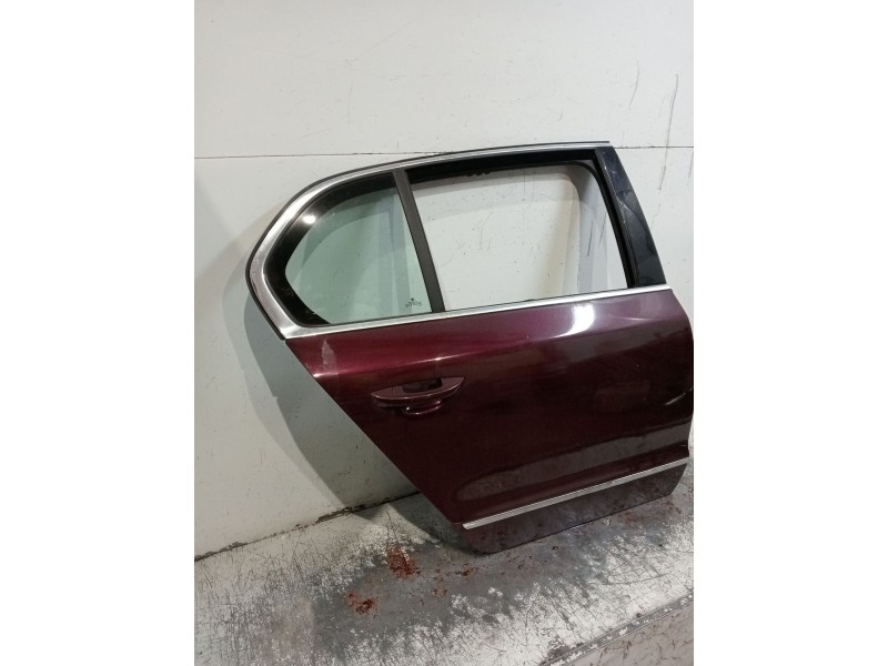 Recambio de puerta trasera derecha para skoda suberb (3t4) ambition referencia OEM IAM  5P 08