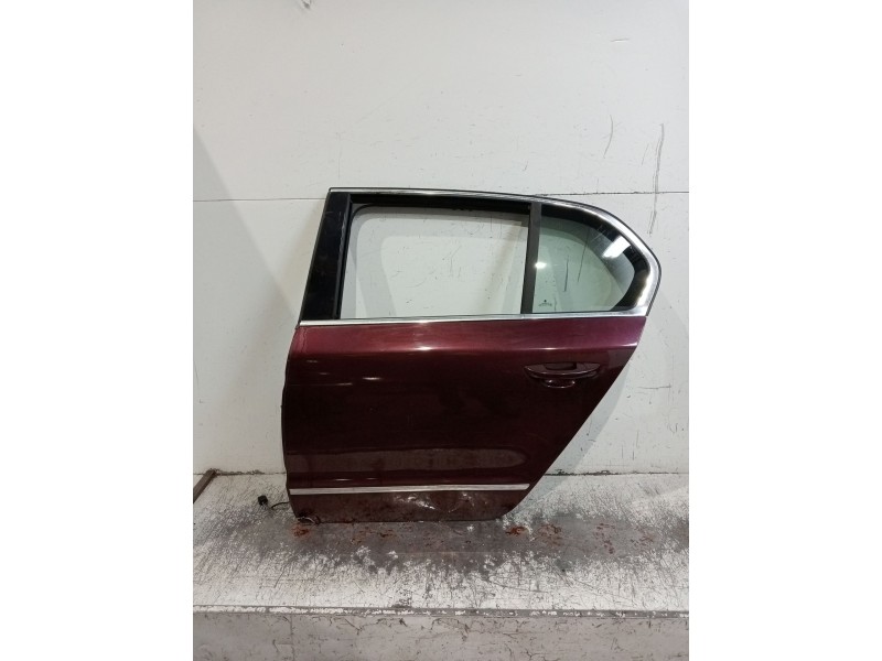 Recambio de puerta trasera izquierda para skoda suberb (3t4) ambition referencia OEM IAM  5P 08