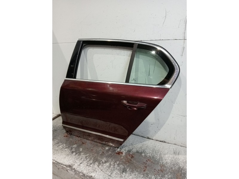 Recambio de puerta trasera izquierda para skoda suberb (3t4) ambition referencia OEM IAM  5P 08