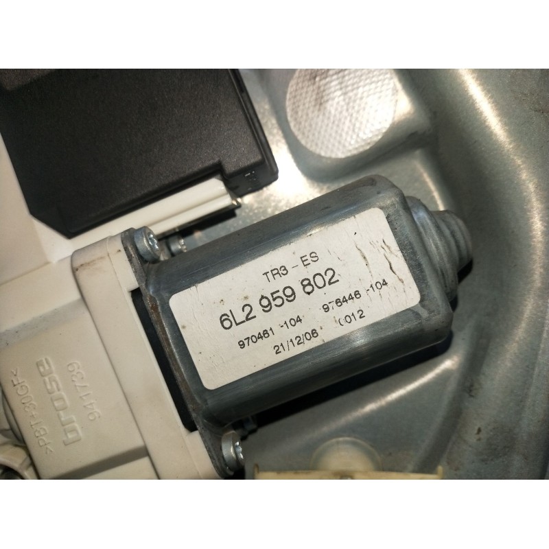 Recambio de elevalunas delantero izquierdo para seat ibiza iii (6l1) 1.9 tdi referencia OEM IAM 6L2959802 3P 06