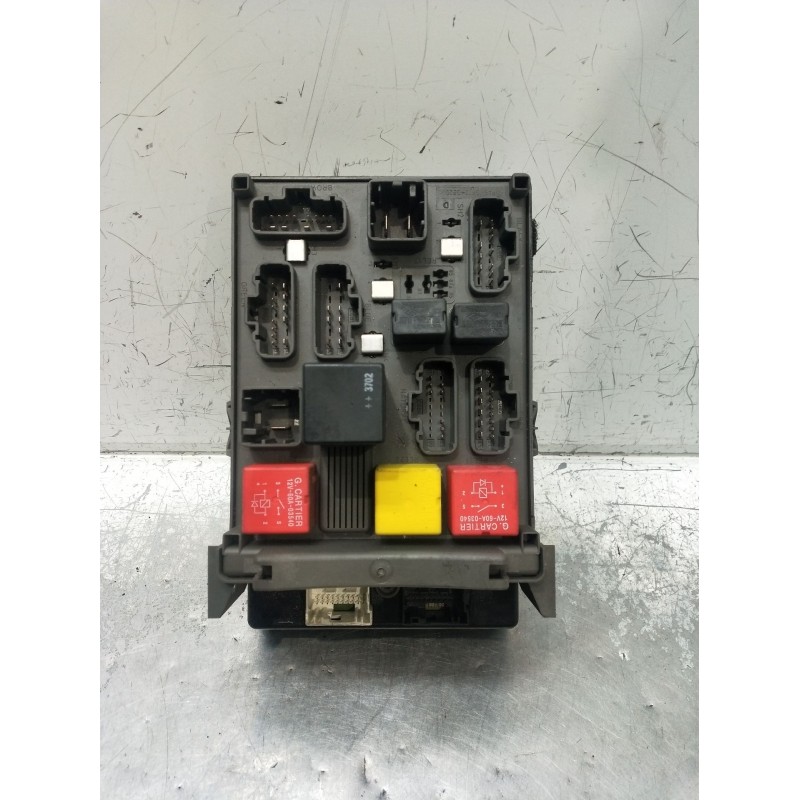 Recambio de caja reles / fusibles para renault laguna ii (bg0/1_) 2.0 16v (bg00, bg0k, bg0p, bg0w) referencia OEM IAM 8200228549