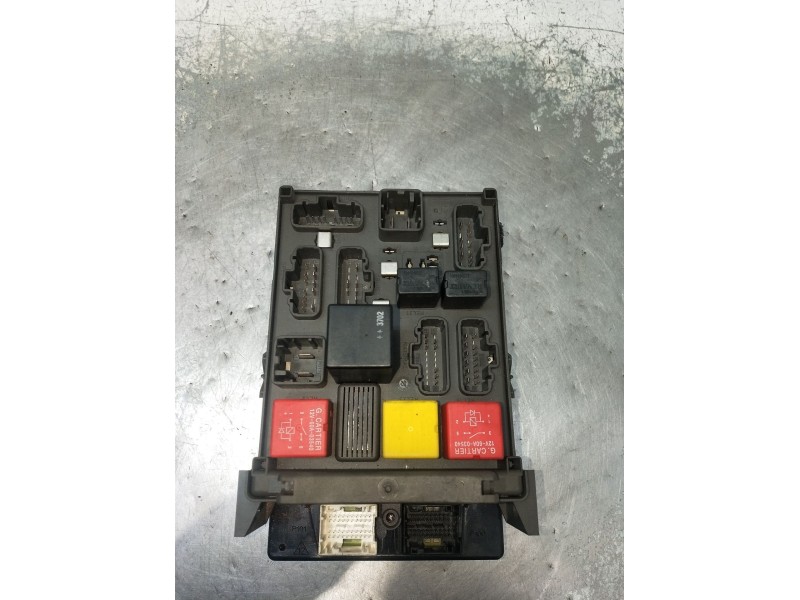 Recambio de caja reles / fusibles para renault laguna ii (bg0/1_) 2.0 16v (bg00, bg0k, bg0p, bg0w) referencia OEM IAM 8200228549